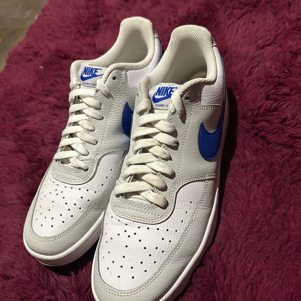 Nike Men's White and Blue Sneakers size 10.5 box included